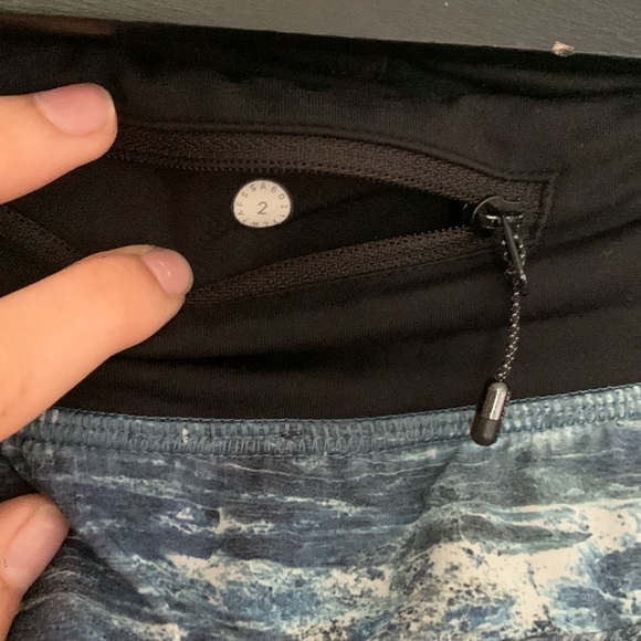Lululemon Speed it up Shorts - Picture 4 of 4